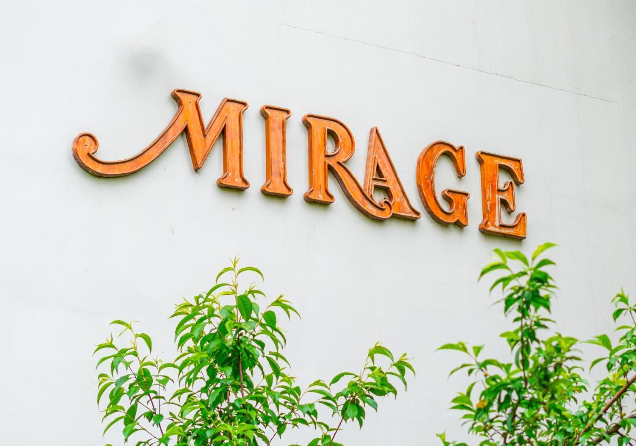 Hotel Mirage Srinagar  Exterior photo