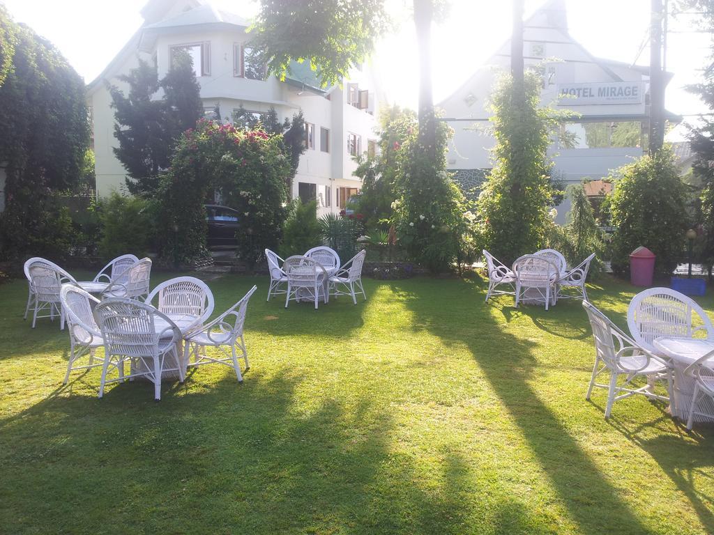 Hotel Mirage Srinagar  Exterior photo